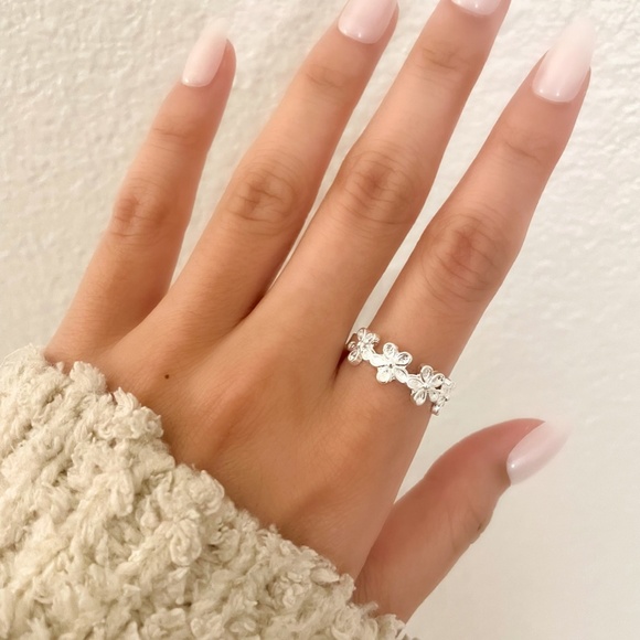 925 Sterling Silver Dainty Flower Ring Minimalist Ring Chic Boho Ring - Picture 2 of 9